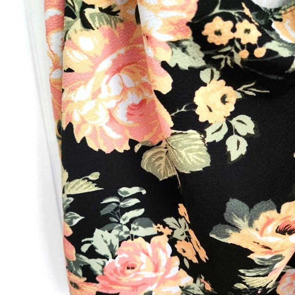 Cute pink and peach floral and black sleeveless mini dress. Size medium - Picture 8 of 8